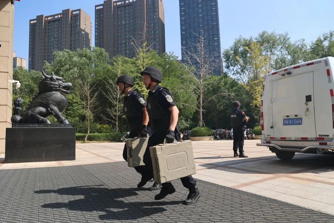 【“暑”你最美】致敬坚守烈日下的守押、运维队员