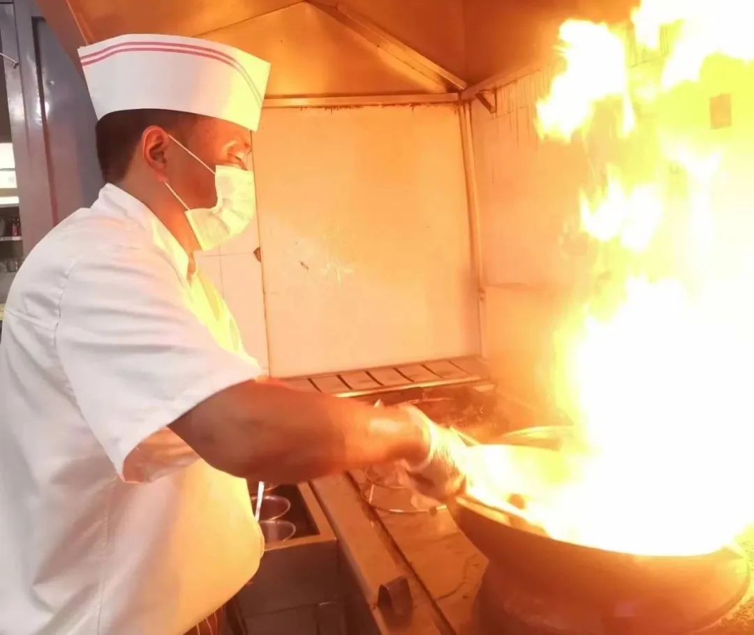 【向下扎根，向上生长】赵宝国：“三尺灶台”也能“烹”出美味人生